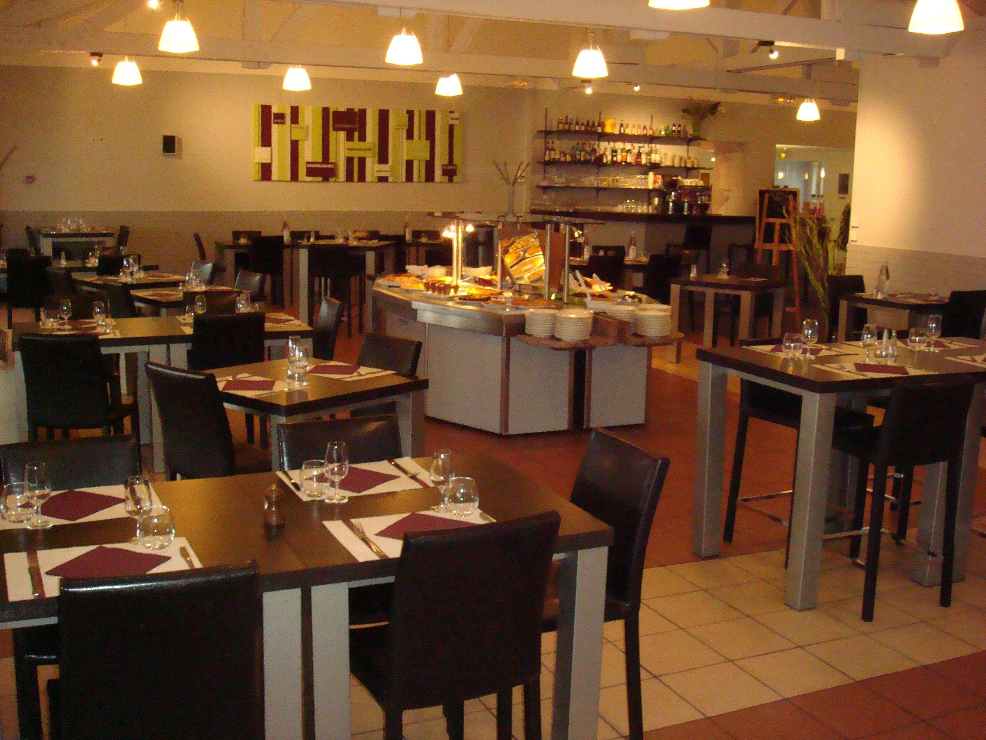 Kyriad Lille Est - Villeneuve D'Ascq מסעדה תמונה